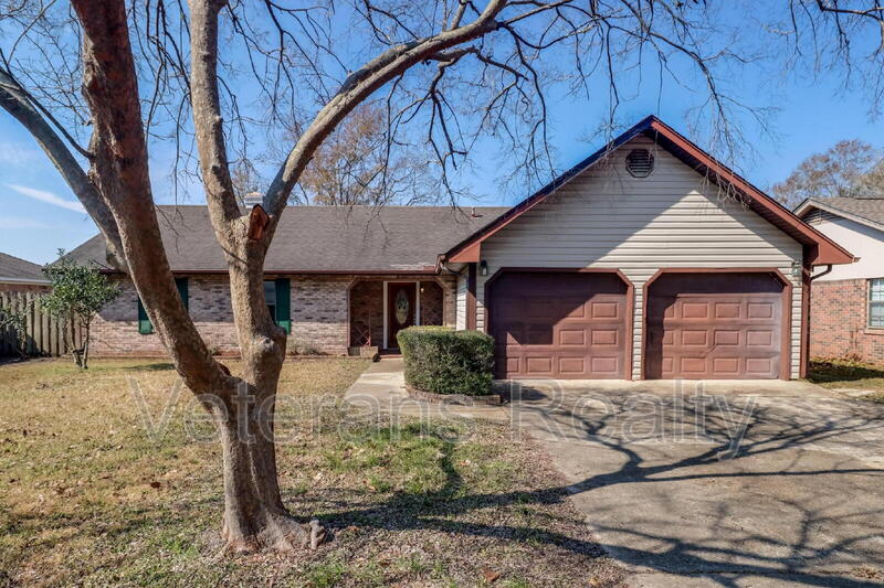 Biloxi House: 2135 Baywood Drive