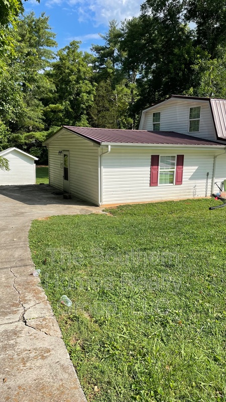 Niota House: 201 Main Street