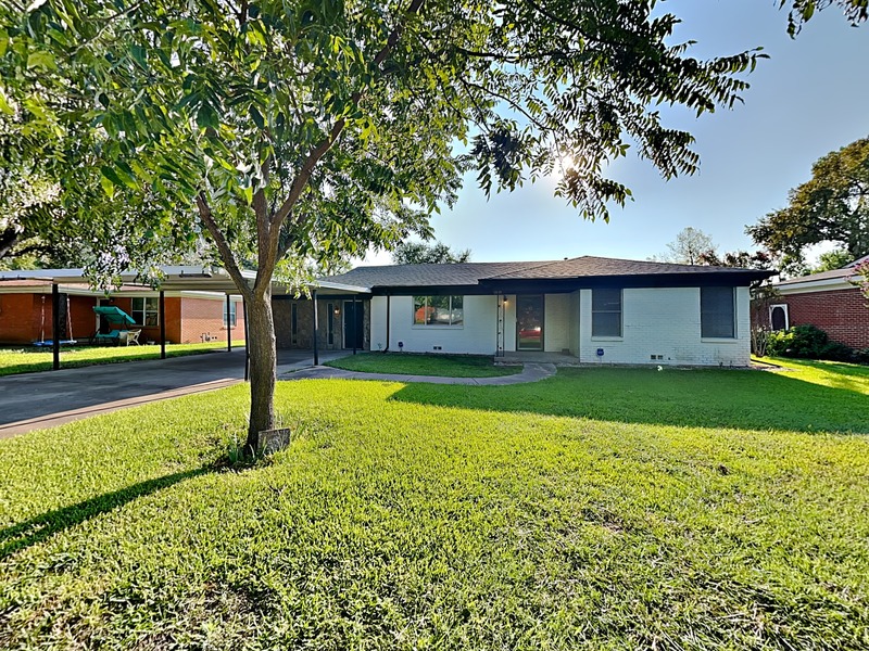 Benbrook House: 1019 Park Center St