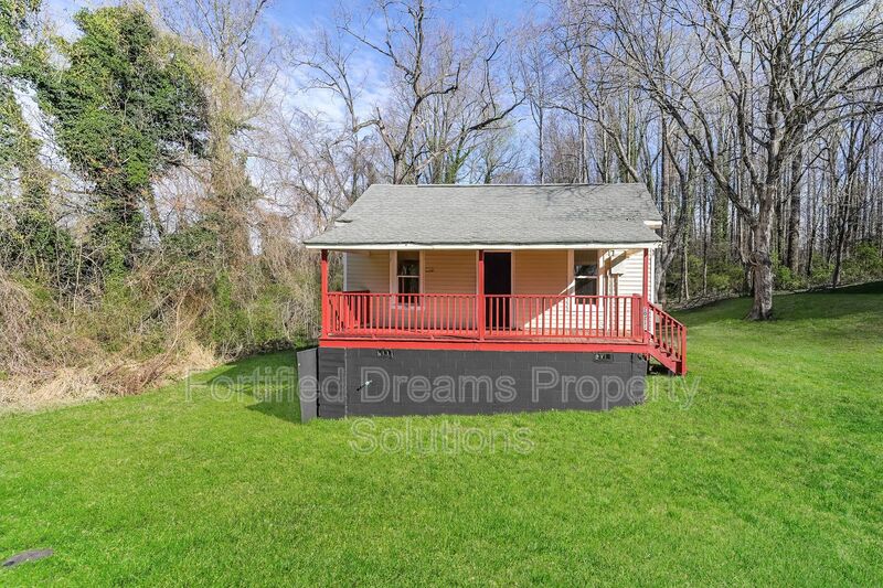 Winston-Salem House: 2021 Row Street