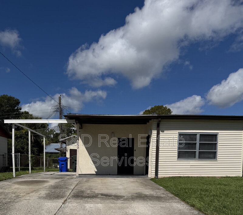 Lakeland House: 3003 Venice Way