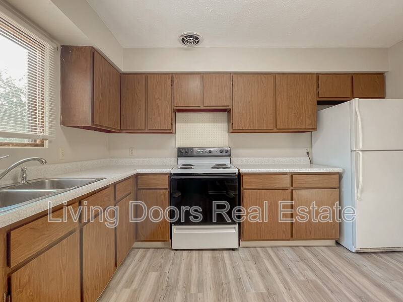 Lincoln Condo: 4711 Gladstone St