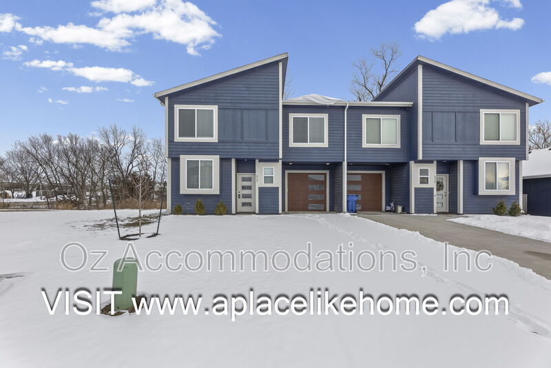 Tonganoxie Townhome: 217 N McGee St