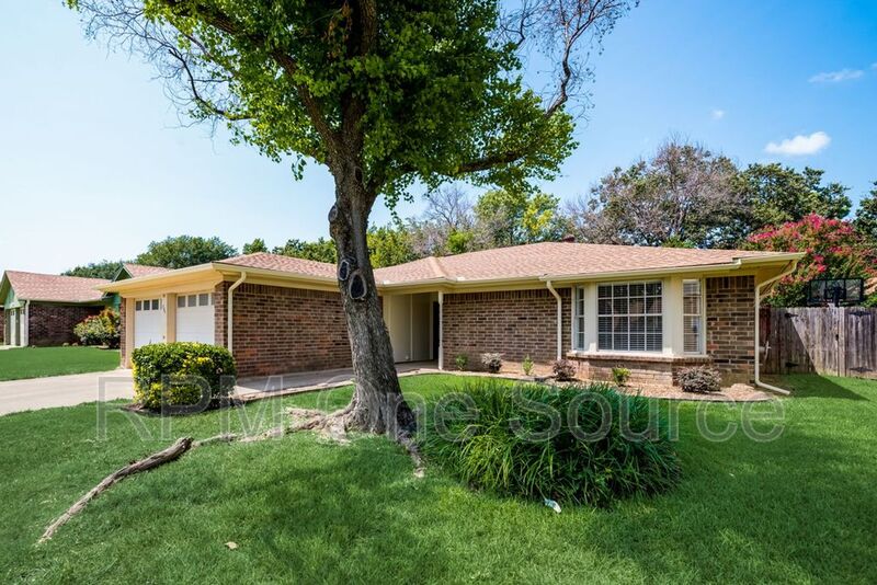 Bedford House: 705 Morning Glory Lane