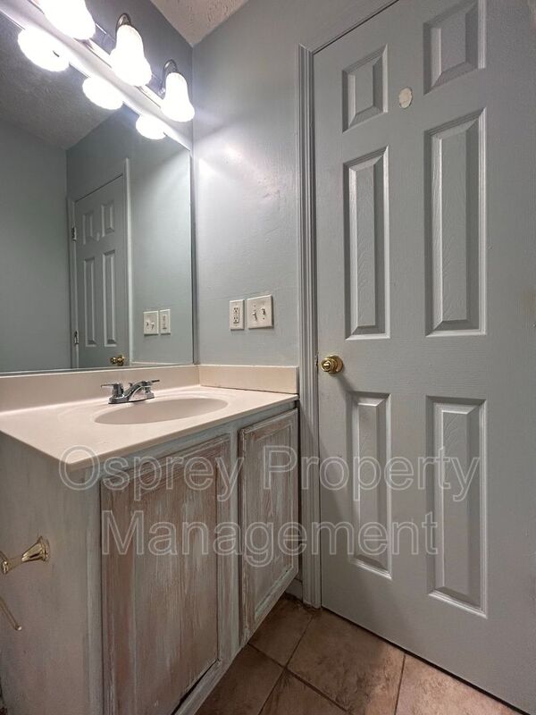 Spacious 4-Bedroom Home W/Sunroom & Large Backyard