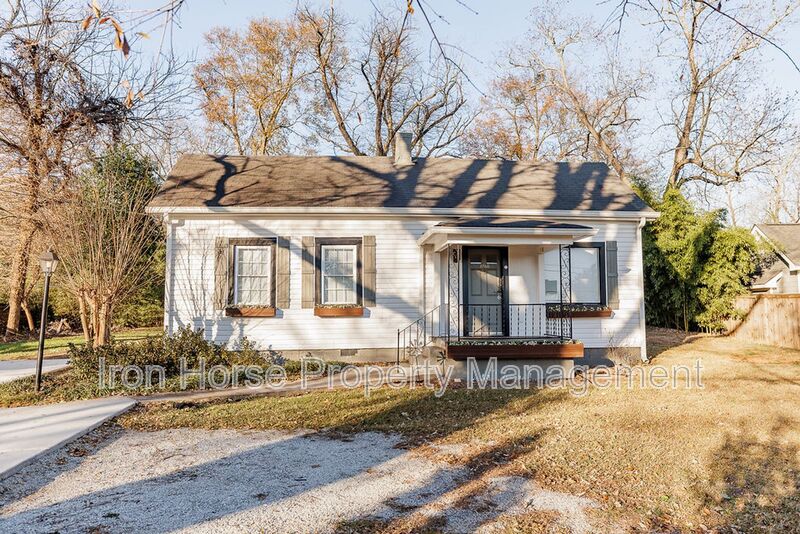 Athens House: 1760 Old W Broad St