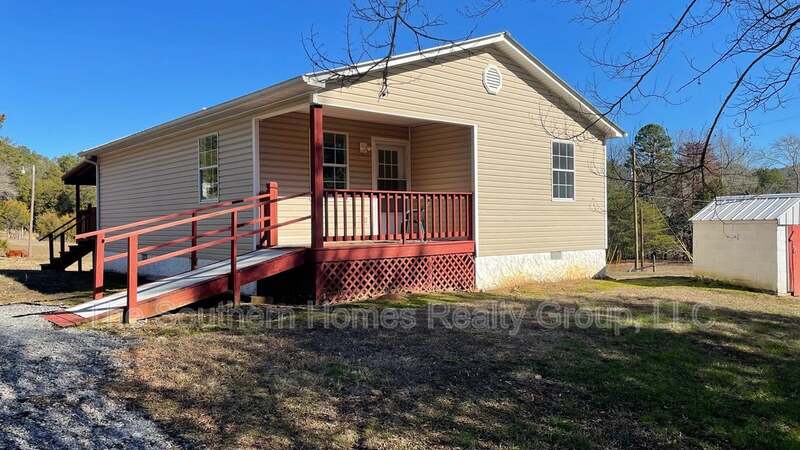 Decatur House: 680 McDowell Lane