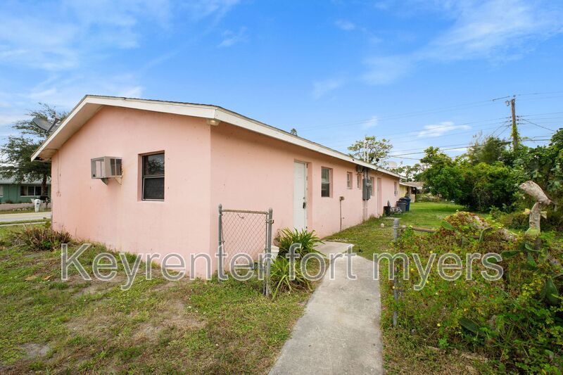 Fort Myers House: 1604 Oak Dr