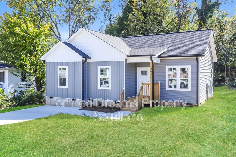 Reidsville House: 107 Roanoke St