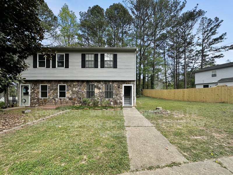 Woodstock Townhome: 506 Oakwood Ct