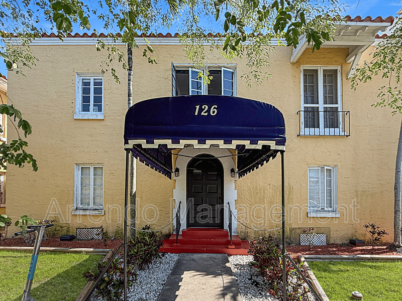Coral Gables House: 126 Mendoza Ave
