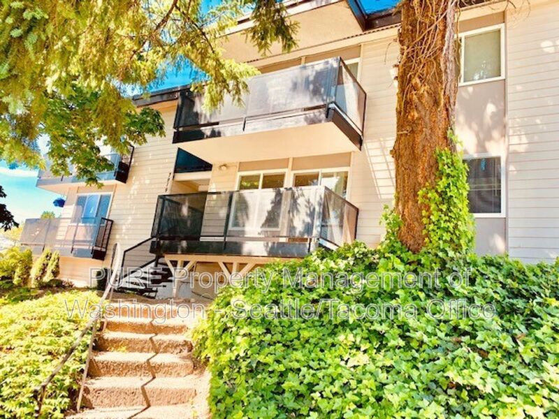 Seattle Condo: 7919 35th Ave SW