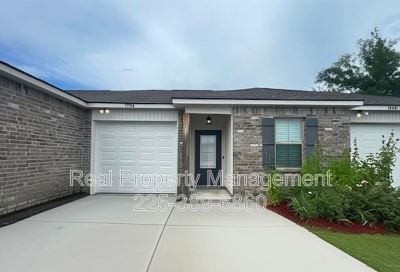 Prairieville Townhome: 17414 Berkshire Dr