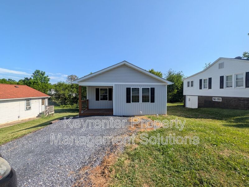 Staunton House: 55 Breezewood Drive
