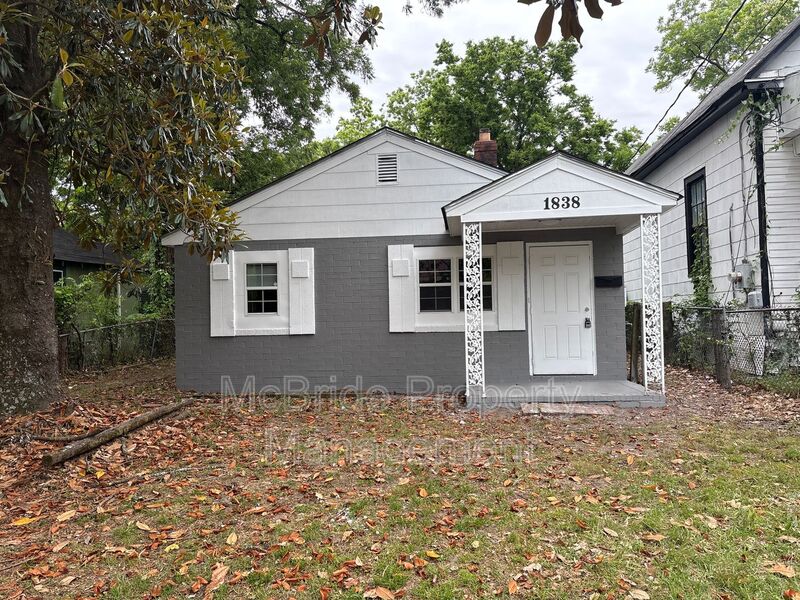 Augusta House: 1838 Watkins Street