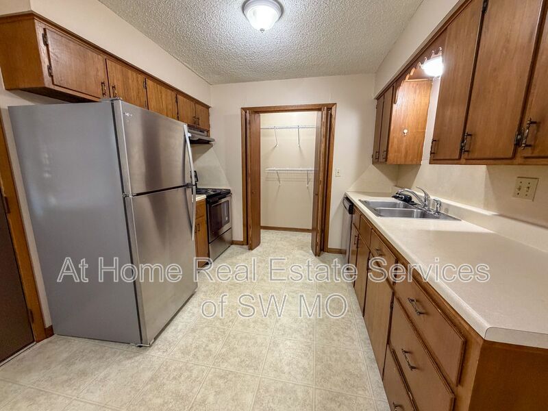 Nixa Condo: 1911 Bellerive