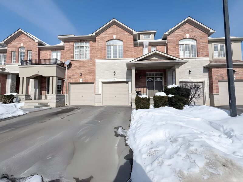 Ancaster Townhome: 99 Panabaker dr