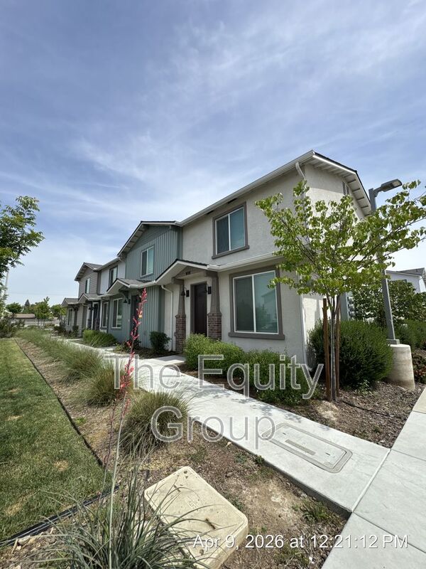 Visalia Condo: 406 S Summit Street