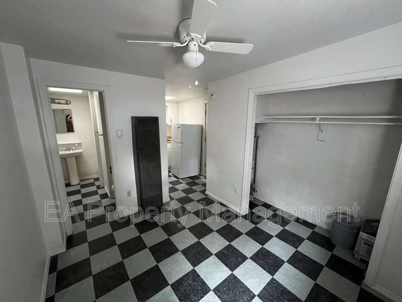 Albuquerque House: 123 Walter St NE