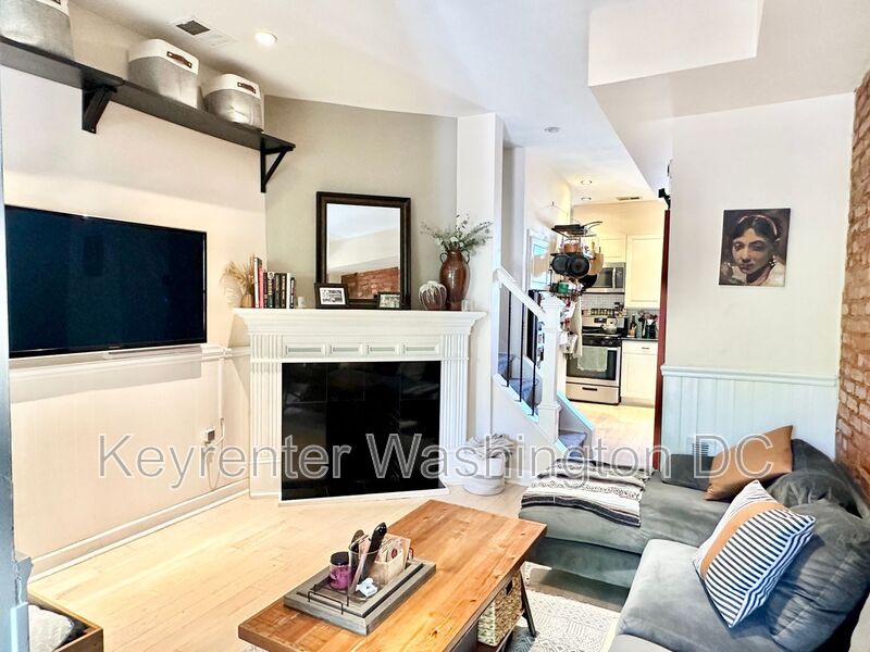 Washington House: 55 Todd Pl