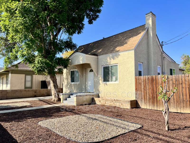 Riverside House: 4531 Park Ave