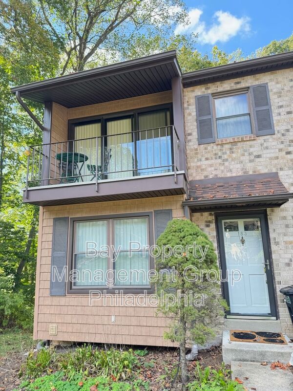 Aston House: 183 Bishop Dr