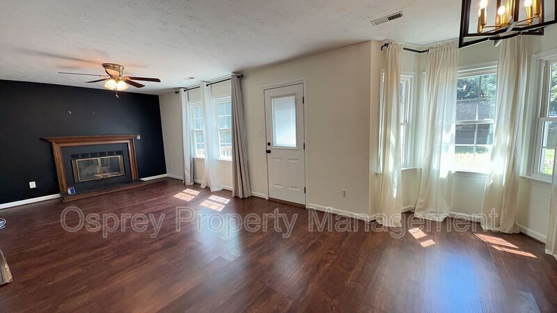 Spacious 4-Bedroom Cul-de-Sac Home with Fenced Yard! - Photo 14