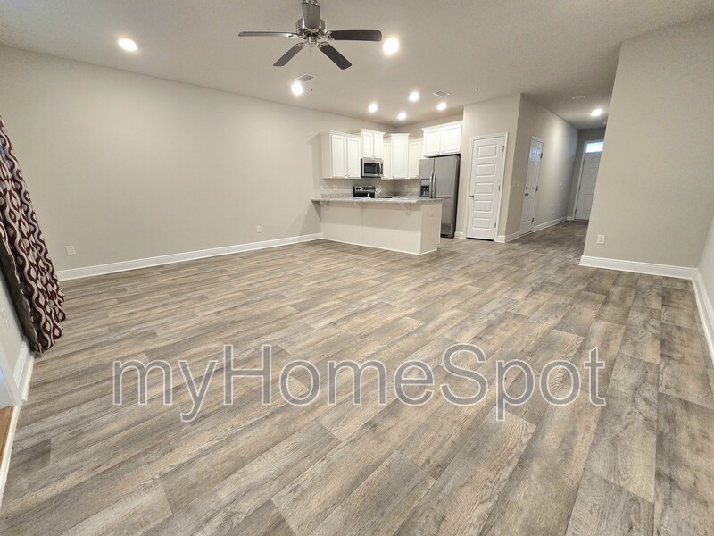 Pensacola House: 6012 Royal Port Ct
