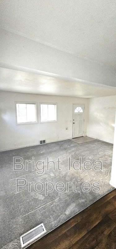 Robbinsdale House: 4003 Welcome Avenue North - 4003
