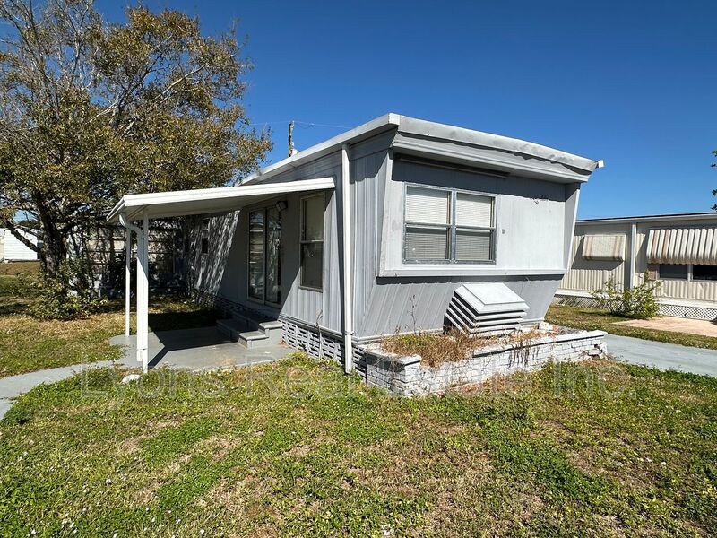 North Fort Myers House: 333 Lantern Ln