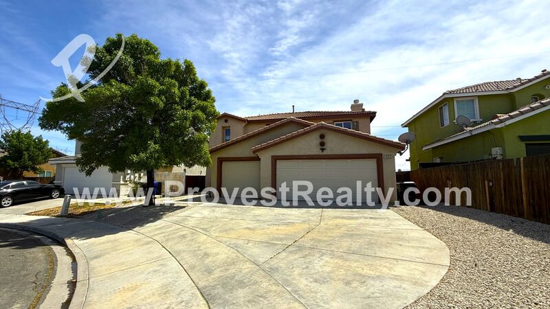 Victorville House: 15015 Kitfox Ln