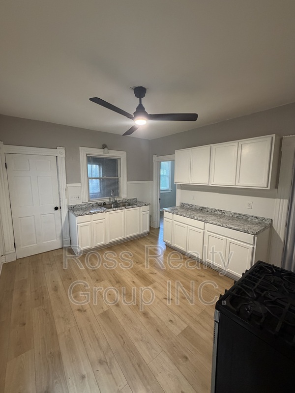 Toledo House: 1121 Delence