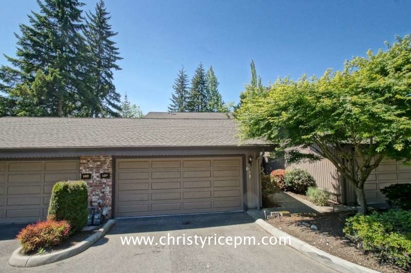 Bellevue Townhome: 137 143rd PL NE