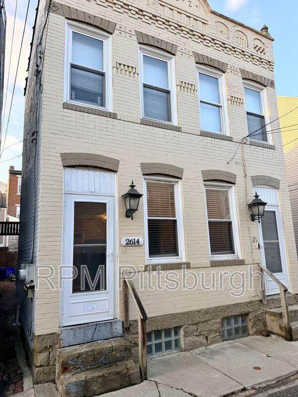 Pittsburgh House: 2614 Larkins Way