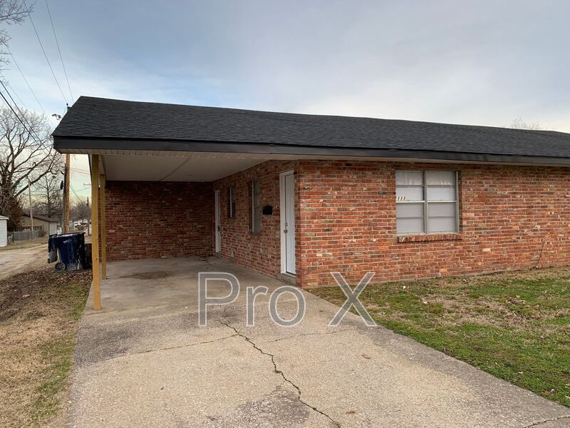 Webb City House: 1111 S Jefferson Ave