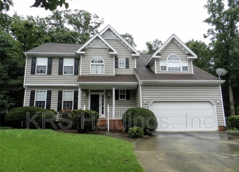 Suffolk House: 6305 Old Westham Drive S