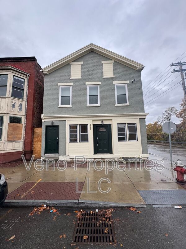 Troy House: 351 4th St