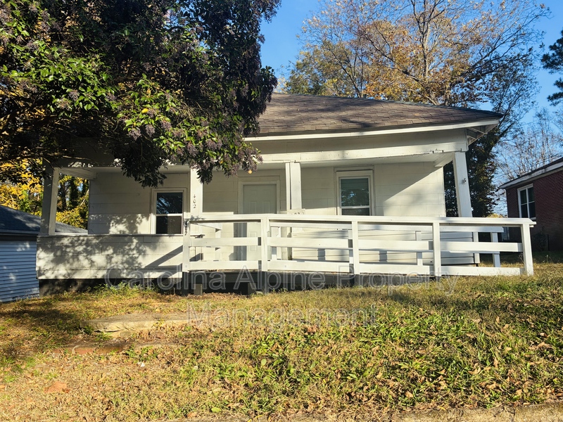 Shelby House: 402 Wilson St