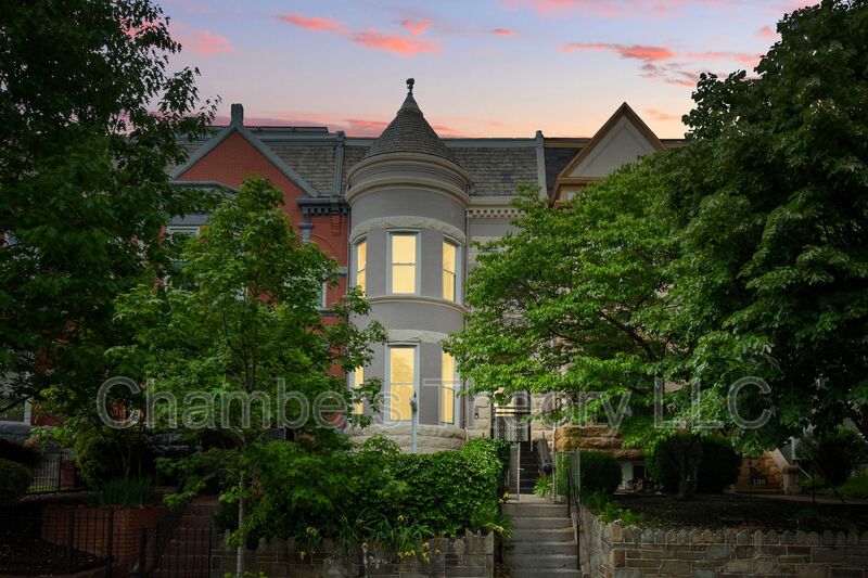 Washington House: 136 R Street NE