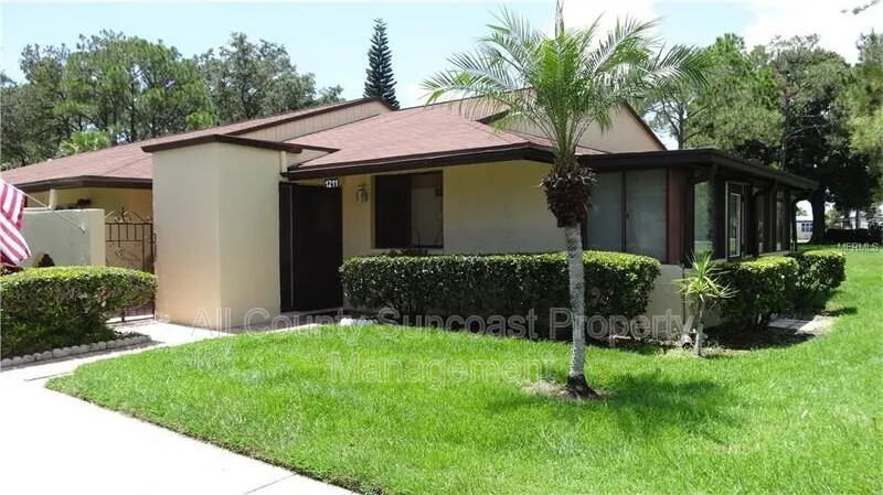 Largo House: 1211 11th Circle SE