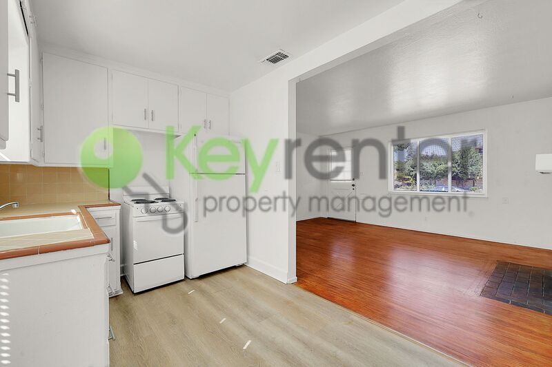 Sacramento House: 5121 Da Rosa Dr
