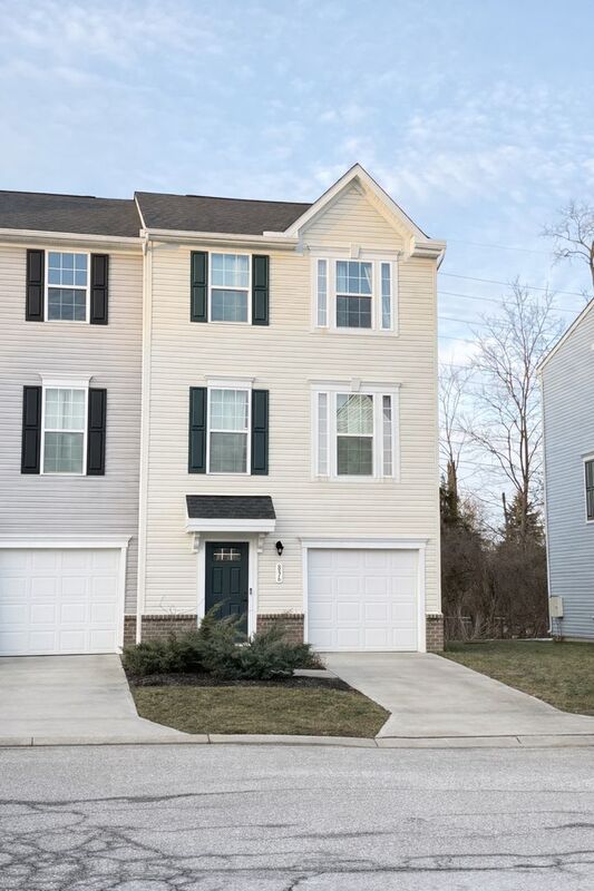 Cincinnati House: 836 Blackcomb Dr