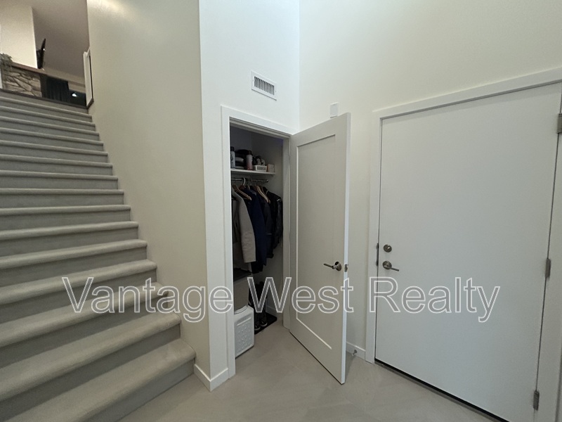 Kelowna Condo: 16-1979 Country Club Dr