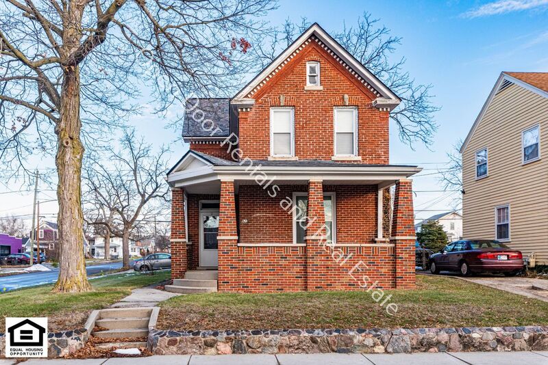 Fort Wayne House: 928 Putnam St