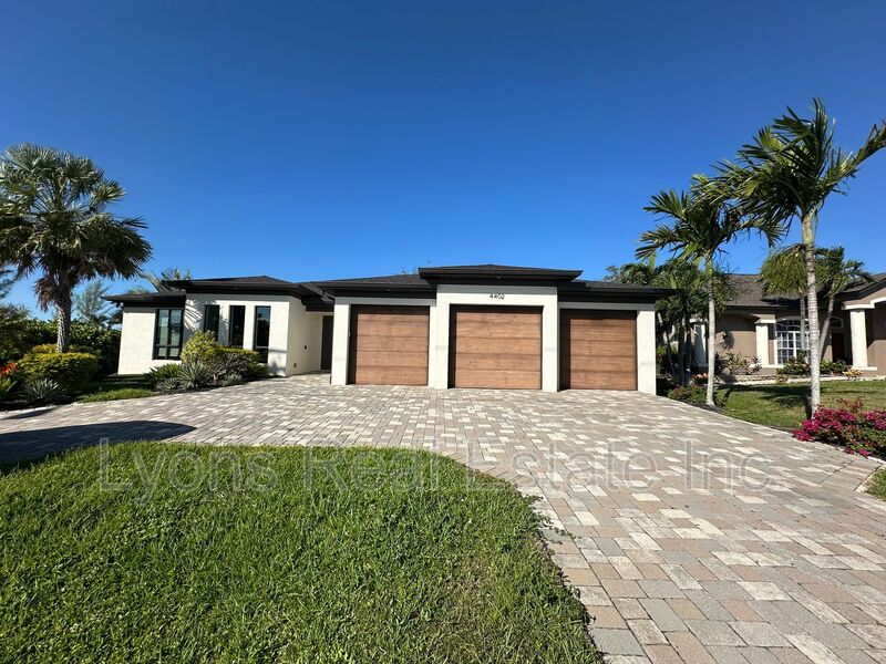 Cape Coral House: 4402 Chiquita Blvd S
