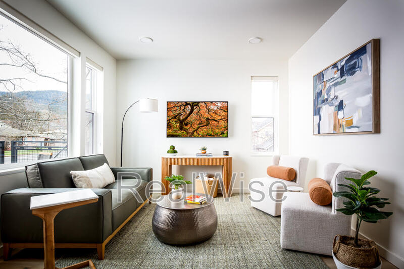 Ashland House: 174 Garfield St