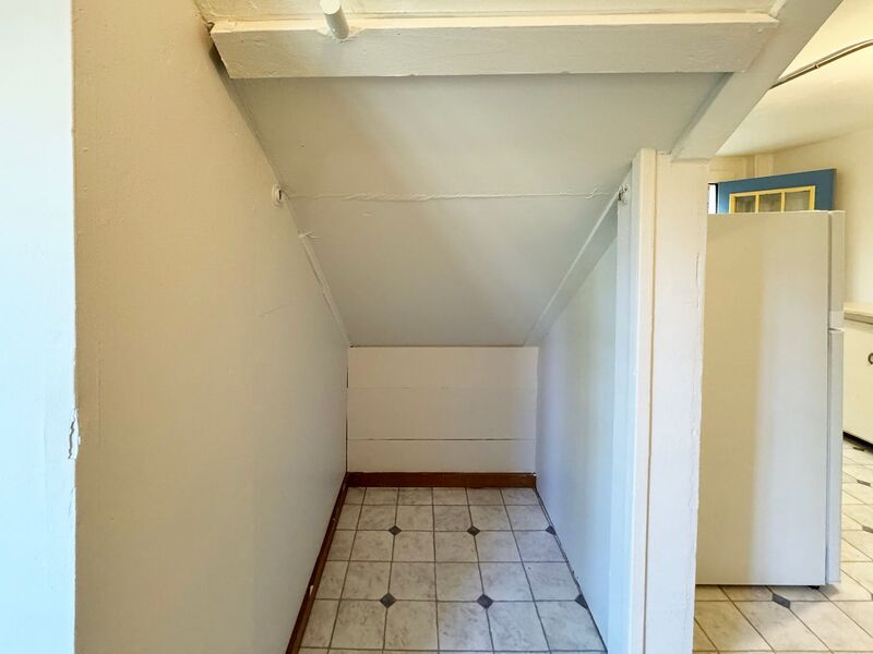 Photo 6 of rental home at 527–531 Monroe Street, Unit 8