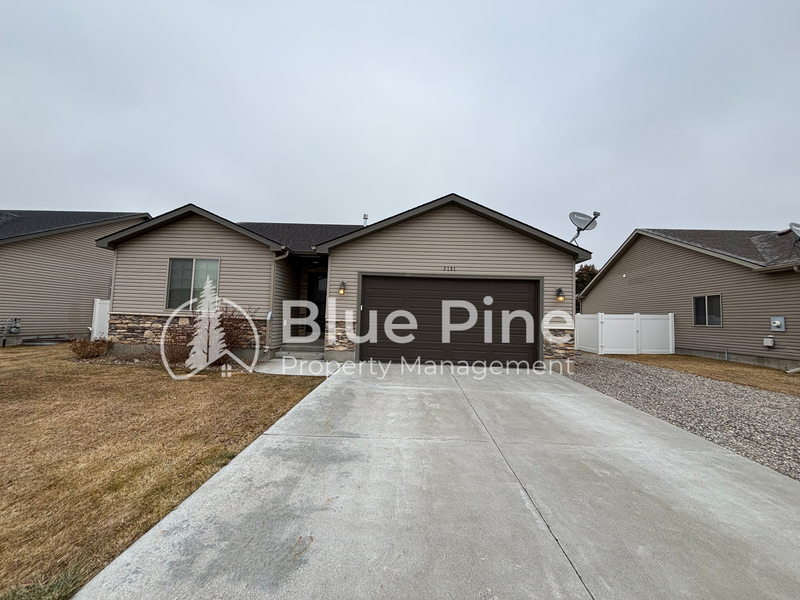 Iona House: 5181 Ryanne Way