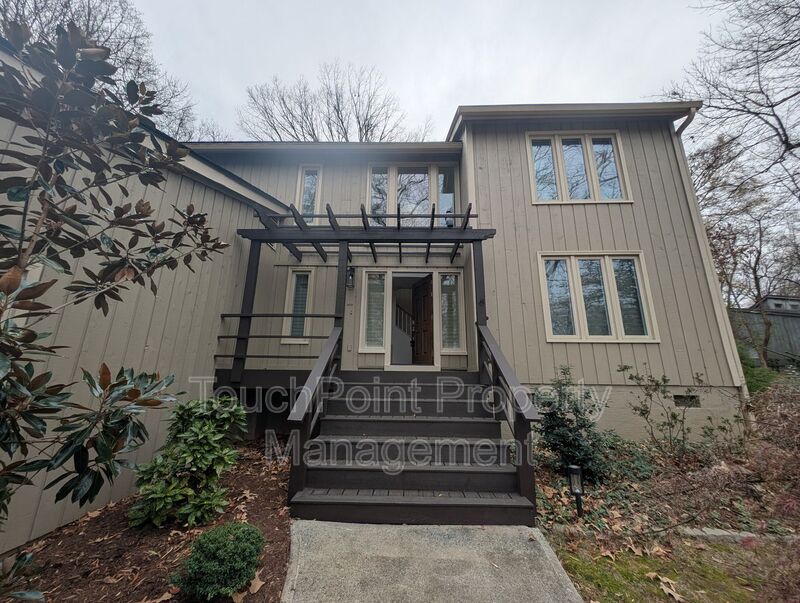 Charlotte House: 3023 Shallowood Lane