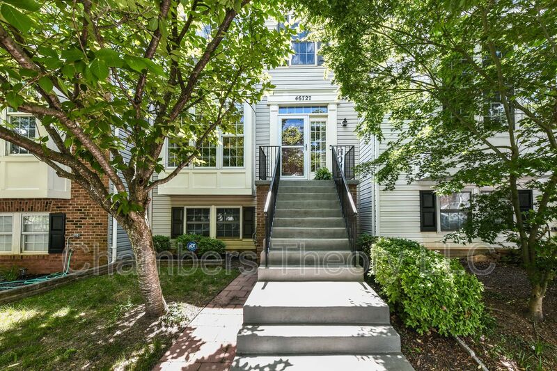 Sterling House: 46727 Manchester Ter